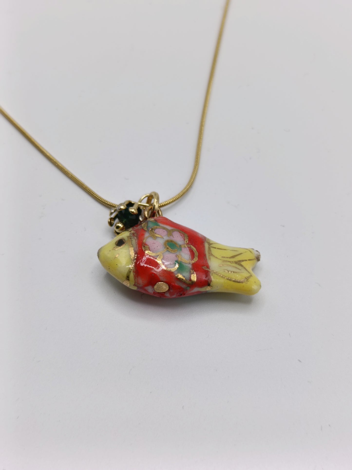 Collana ciondolo pesciolino in ceramica dipinto a mano rosso e giallo
